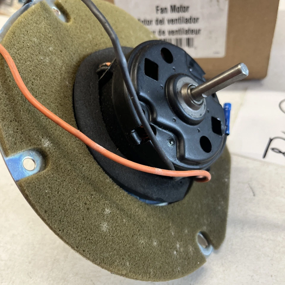 Four Seasons A/C Condenser Fan Motor 35575 - Image 4 of 4