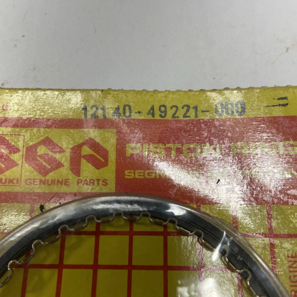 JUEGO DE ANILLOS DE PISTÓN ESTÁNDAR SUZUKI DR250 GN250 GS1100 OEM 12140-49221-000 Nuevo Foto 2 de 2