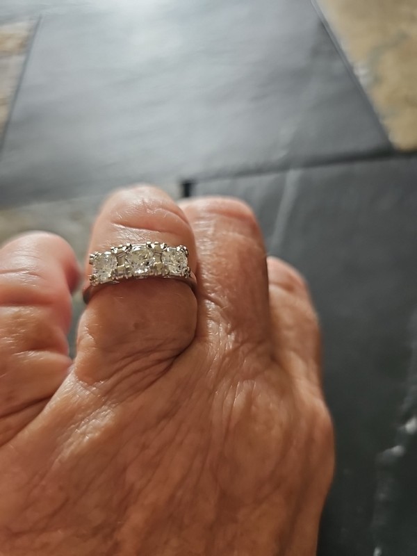 Stunning Vintage 3 Diamond Engagement Ring 