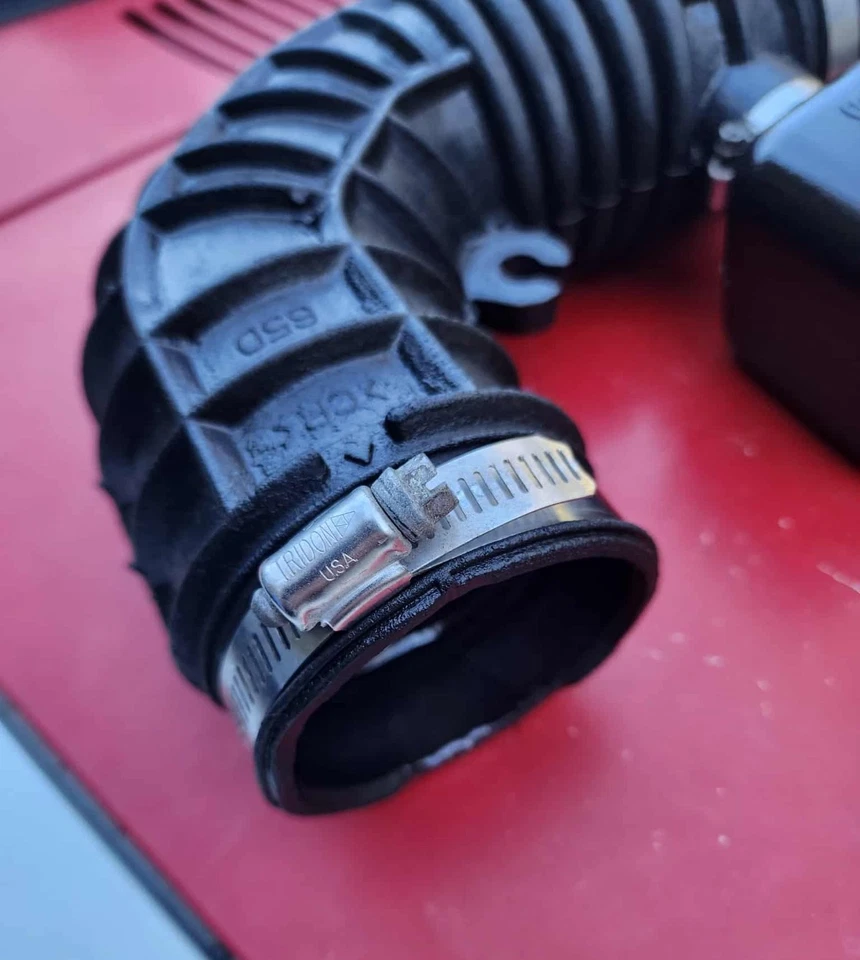 Chevrolet Tracker 1999-2004 2,0 L OEM tubo filtro de aire con abrazaderas Foto 3 de 4