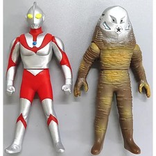 3. Ultraman VS Zarab Alien Play Hero VS Ultraman Duel Set Eternal Heroes