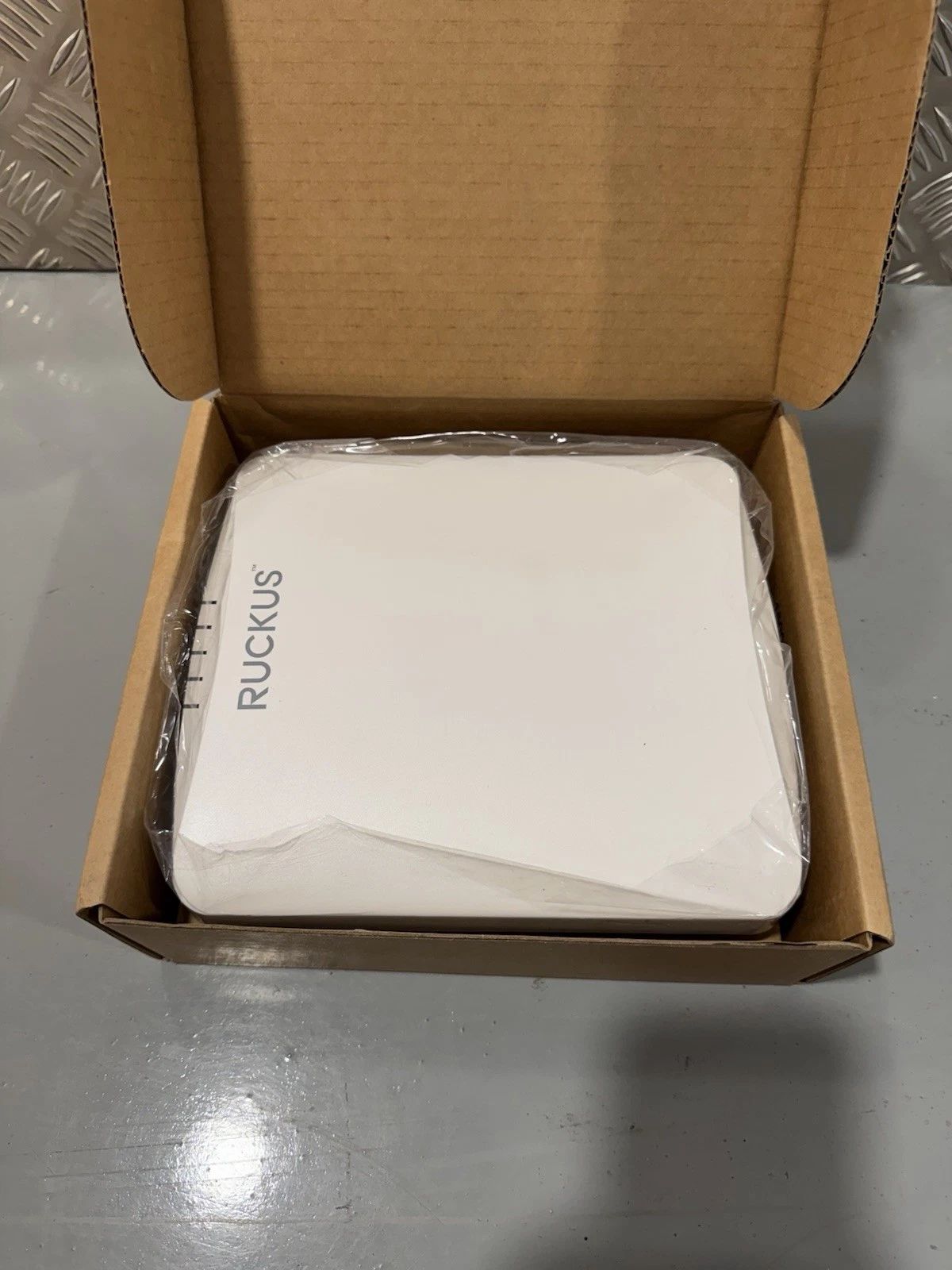 Ruckus Commscope Wireless R650 Access Point 9U1-R650-WW00 Brand New 4