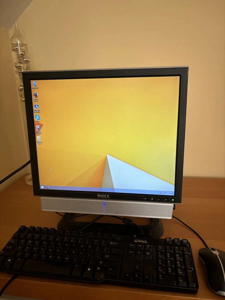 Windows 8 Dell Desktop computer all in one duo core 2GB ++ 17" Monitor 74GB HD - Image 2 of 4