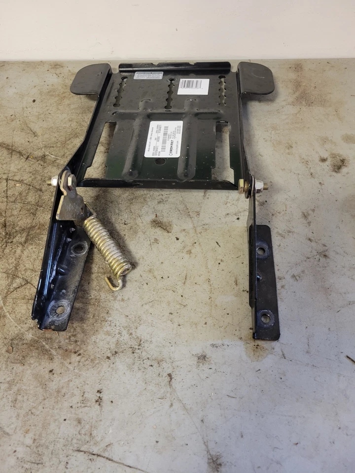 Troy-Bilt 1998 Super Bronco Seat Pivot Bracket 783-0738, 783-0738-0638 - Image 3 of 4