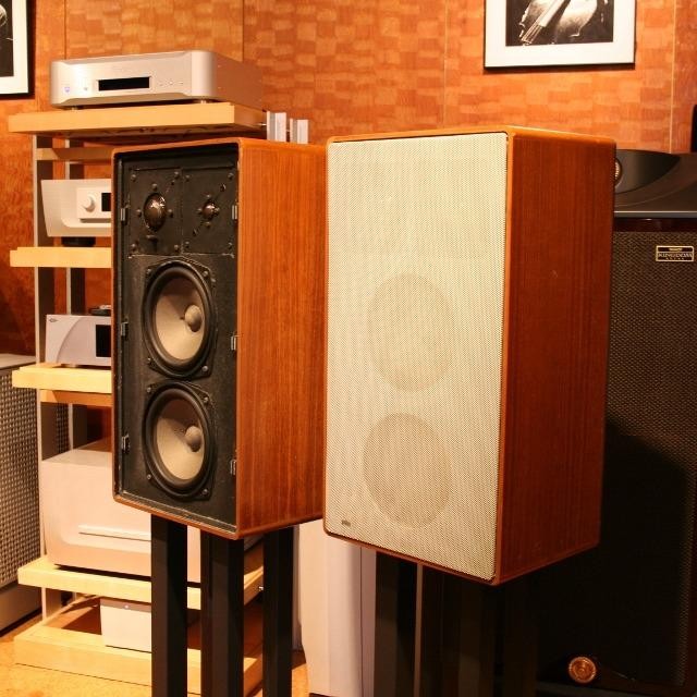 BRAUN L810 3-Way Sealed Bookshelf Speakers, Used