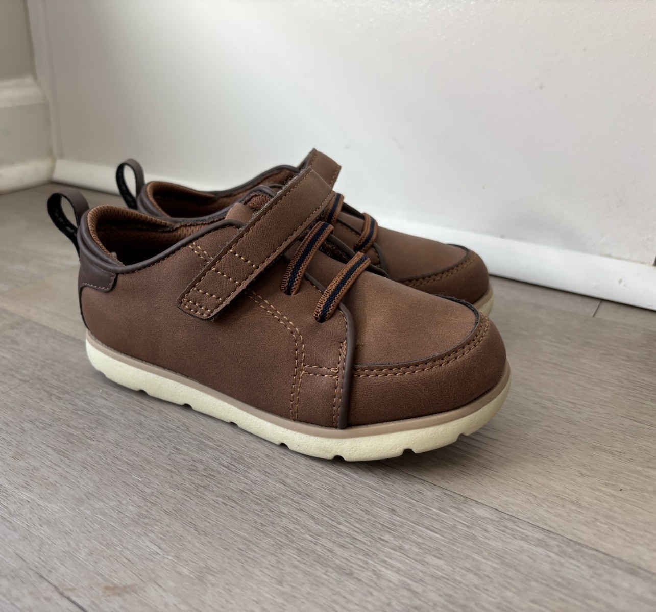 Size. 8 Brown Hook And Loop Closure