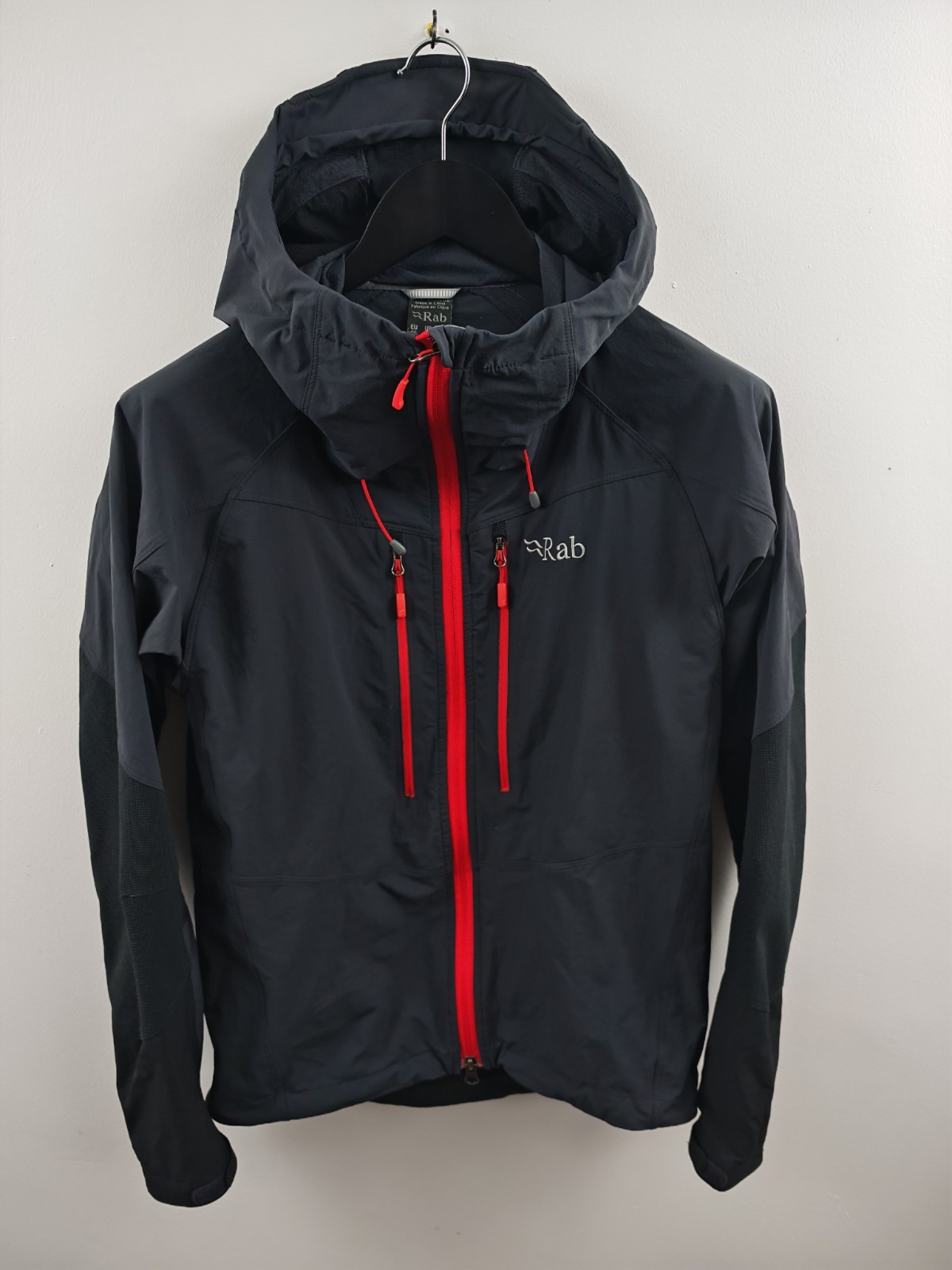 Rab Mens Torque Softshell Hooded Jacket Size Small S Grey Red Hiking Climbing image 2