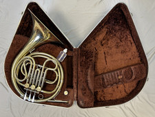 QUALITY AMBASSADOR BY FE OLDS  SON SINGLE FRENCH HORN  MPIECE  CASE  BONUS