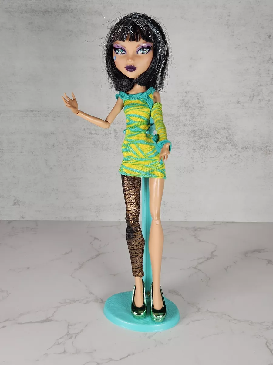 Monster High Cleo De Nile Fashion Doll with Blue Streaked Hair, Accessories  & Pet Dog