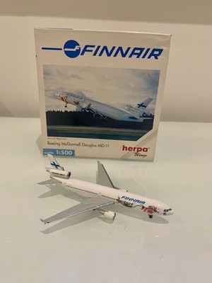 1:500 Herpa Wings Finnair ''Santa Claus'' MD-11 mit Zulassung (503471)