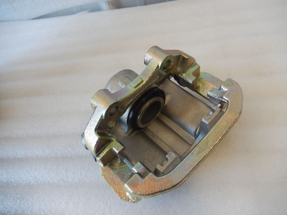 92147152 NEW OEM 2004 PONTIAC GTO REAR BRAKE CALIPER - Image 3 of 3