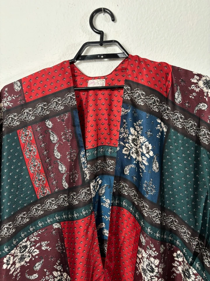 Kimono Free People Mon Cheri estampa de retalhos de seda tamanho único poliéster multicolorido - Imagem 2 de 4