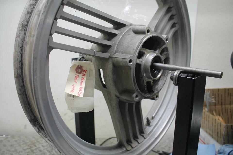 Yamaha Venture Royale XVZ1300D 1986 llanta delantera Foto 4 de 4