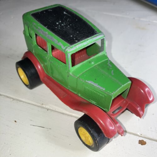 VINTAGE 1931 FORD MODEL A TOURING SEDAN TOOTSIETOY GREEN W/RED TRIM