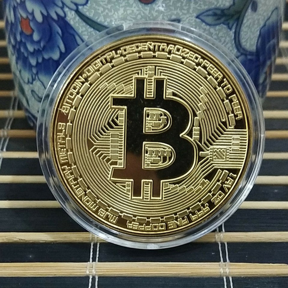 Bitcoin Collectibles 3-Pack Gold Plated Bitcoin Commemorative Coins - Crypto  Collector Souvenir Gift Set Commemorative Bitcoin