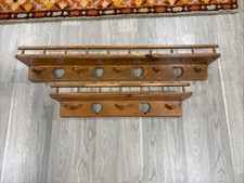 Juego de 2 estantes/perchero de pared de madera de colección con recortes de corazón