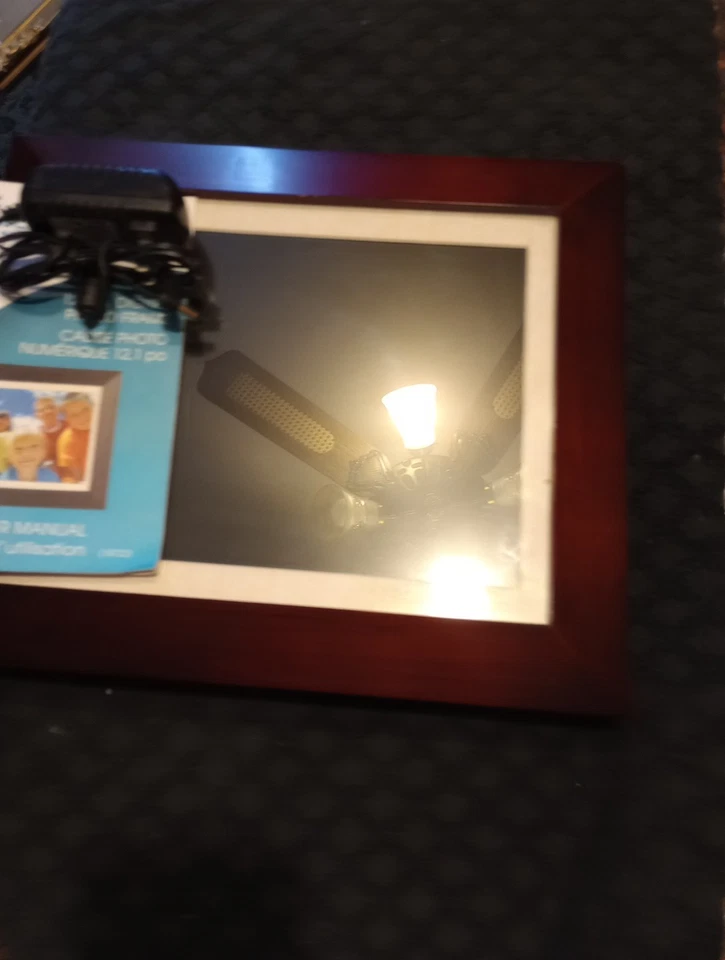 Omnitech 12.1- Inch Digital Photo Frame with HP 4G SDHC Card, PWR & USB Cable - Image 3 of 4