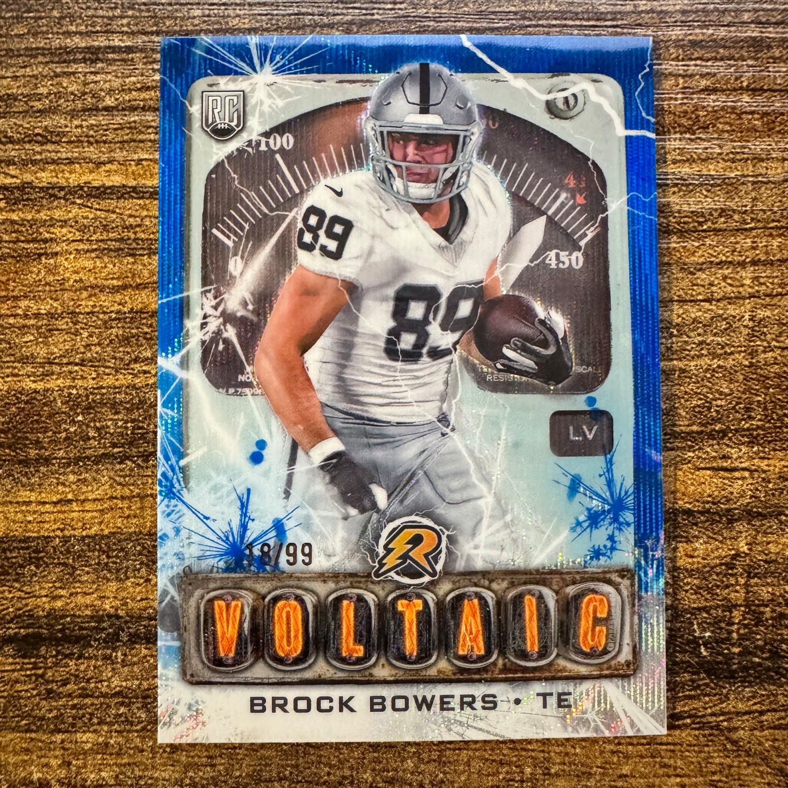 2024 Topps Resurgence Brock Bowers #V-7 Voltaic Blue Wave #18/99 LV Raiders RC