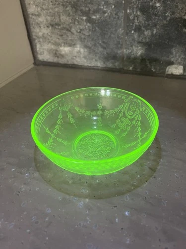 Vintage Uranium Vaseline Rose Cameo fruit dessert bowl glows depression glass