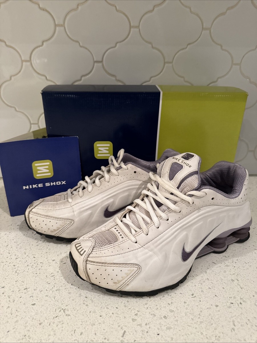 スニーカー Nike Shox R4 W Sneaker IMG_8955-3_1200x.jpg?v=1731004924