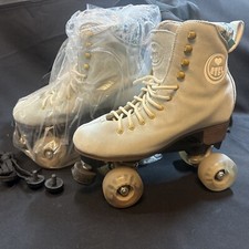 BTFL Scarlett Pro Suede Roller Skates Green 9 NEW  
