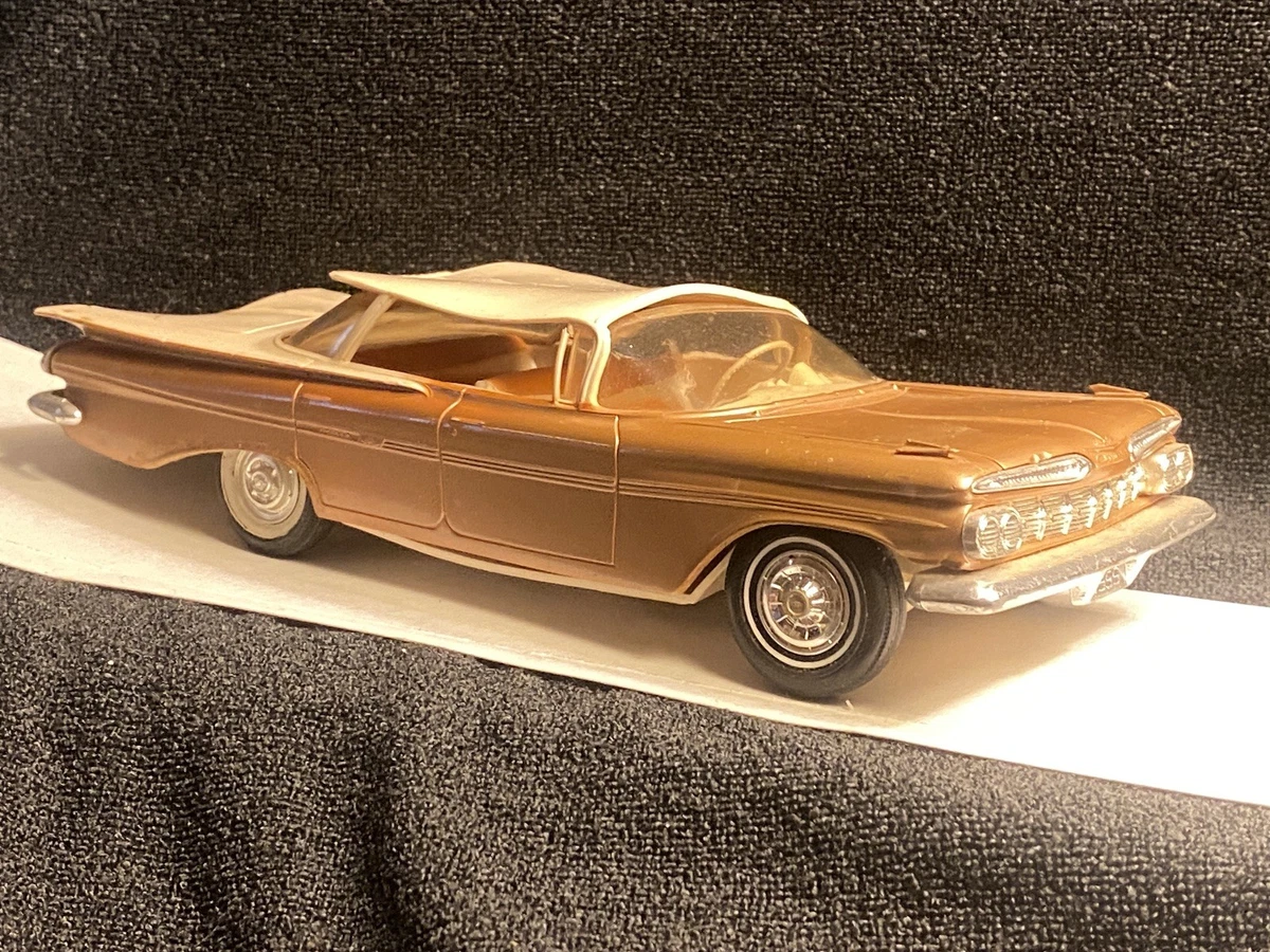 ミニカー WestCoastPrecision1959 Chevrolet Impala Amazon.com: 1959 Chevy Impala Lowrider Green Metallic with Cream