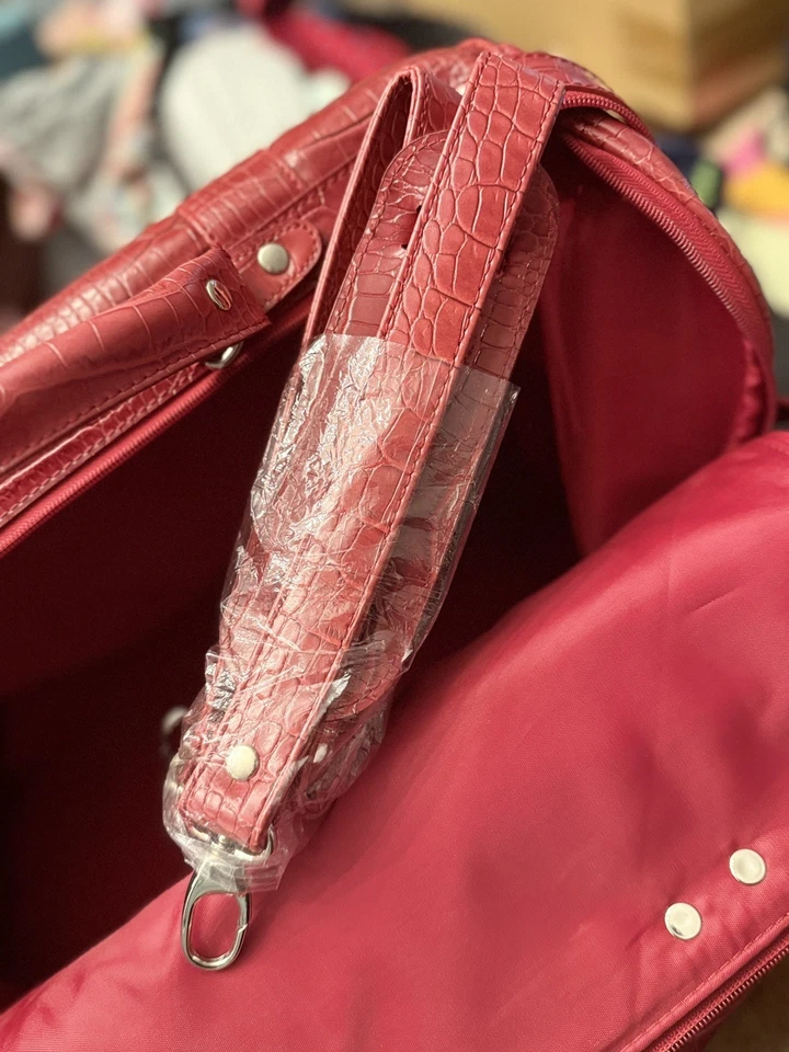 Bolso de Viaje Grande para Baño y Cuerpo Correa de Cuero Sintético de Cocodrilo Rojo en Relieve Usado en Excelente Condición Foto 4 de 4