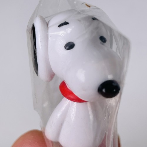 Peanuts Snoopy Red Ring Collar Toy Figure PVC/ Cake topper White 2.5”