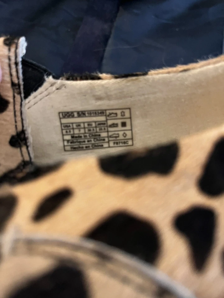 Zapatillas sin cordones UGG para mujer, estampado de leopardo talla 8,5 Foto 4 de 4