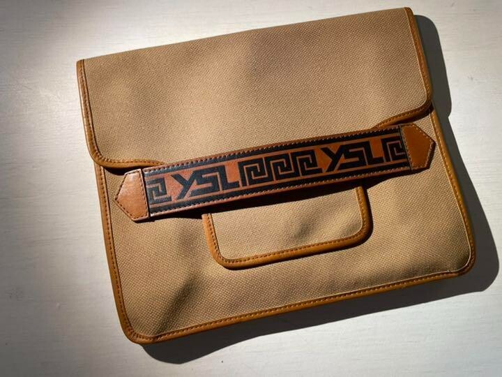 Borsa a mano pochette uomo Yves Saint Laurent beige marrone accessori logo vintage