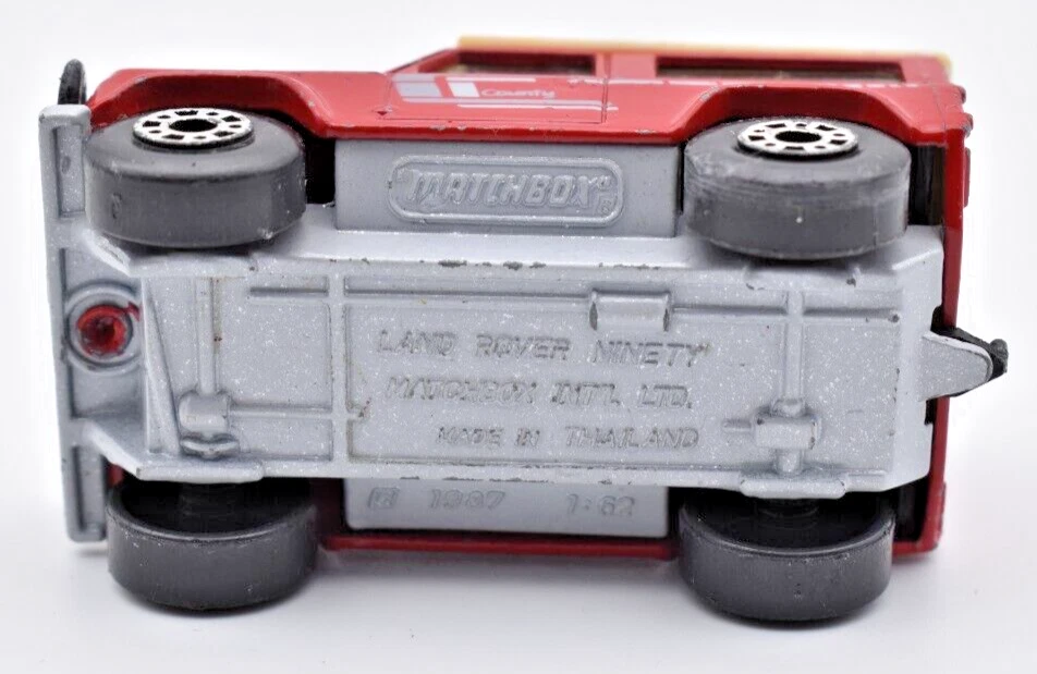 Matchbox Superfast Land Rover 90 Ninety rosso. Piastra di base Thailandia. MBX - Immagine 3 di 4