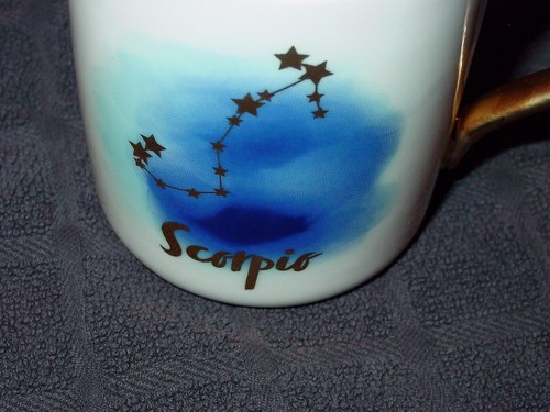 New Avon SCORPIO Zodiac Astrology Ceramic Coffee Tea Mug Gold Toned Accents Gift - Picture 2 of 3
