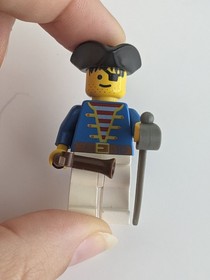 Vintage 80s LEGO 6285 Black Seas Barracuda Pirates Figures & Weapons INCOMPLETE 