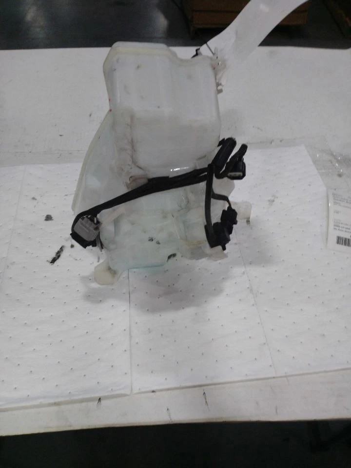 Depósito de lavado sin arandelas de faros se adapta a 14-19 LEXUS IS350 555991 Foto 2 de 4