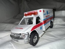 Schylling Pull Back Ambulance Scale 1:32 Grea...