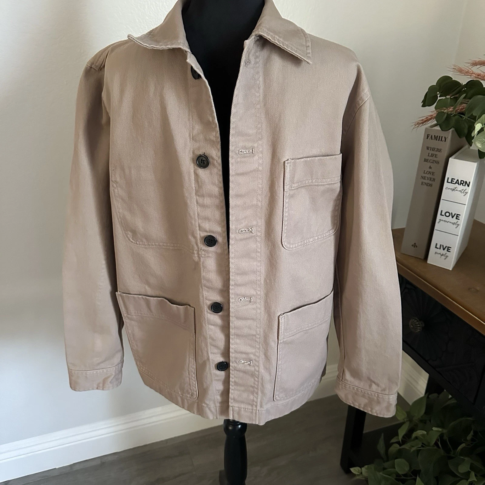 H & M Tan Denim Men’s Barn Jacket, Winter Wardrobe, Layering, Size Small
Opens in a new window or ta