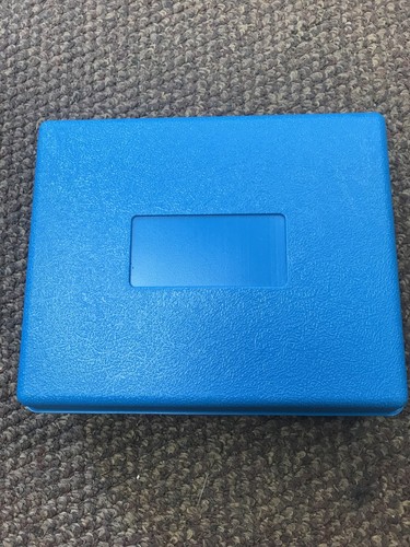 Pequeño estuche de almacenamiento de plástico 6"" por 7"" por 2"" de alto - Imagen 2 de 3