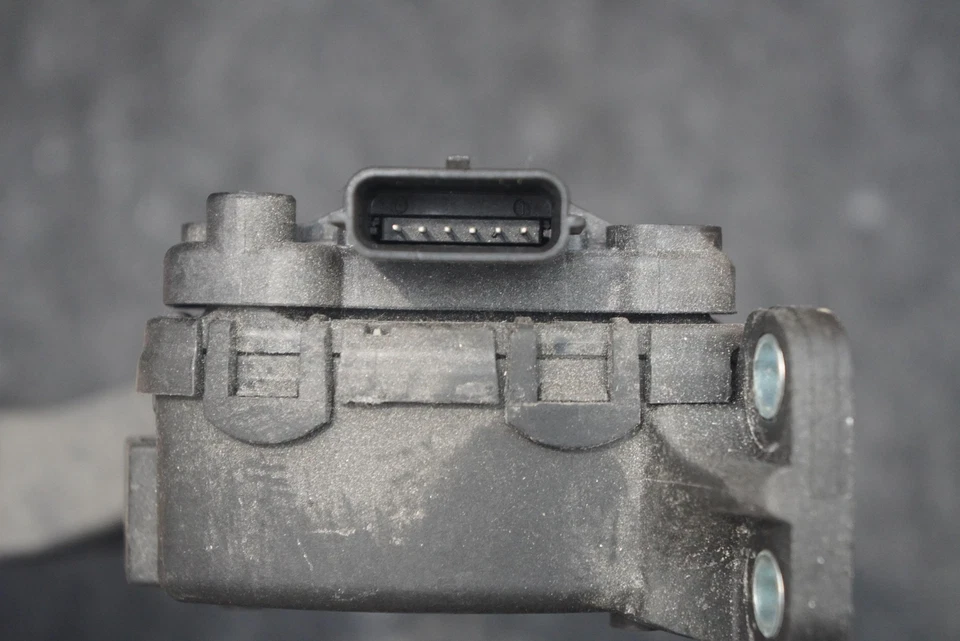 Gas Pedal Accelerator Throttle Sensor 18002JF10A OEM Nissan GT-R 2009-21 - Image 3 of 4