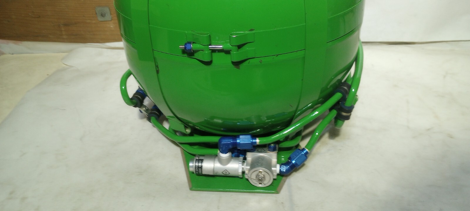 New Essex Cryogenics 10C001616T Liquid Oxygen Converter 10 Liter Cont