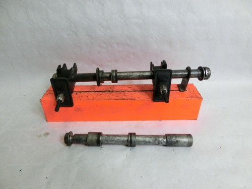 Honda CBF 600 PC38  (3) Steckachse Vorderrad und Hinterrad