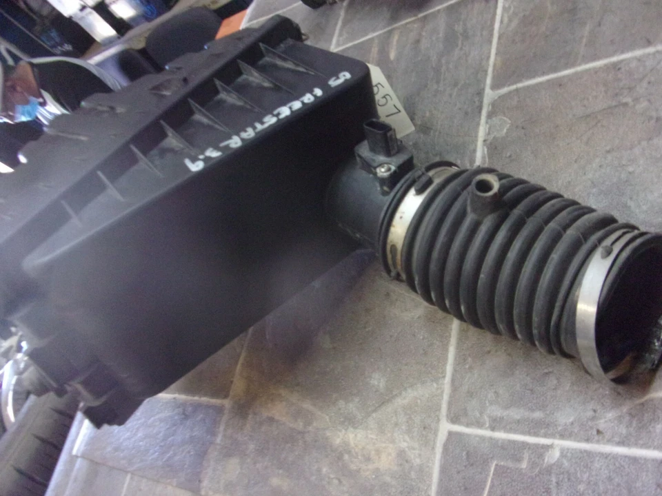 04 05 06 07 FORD FREESTAR MERCURY MONTEREY FACTORY OEM AIR CLEANER BOX ASSEMBLY - Image 2 of 4