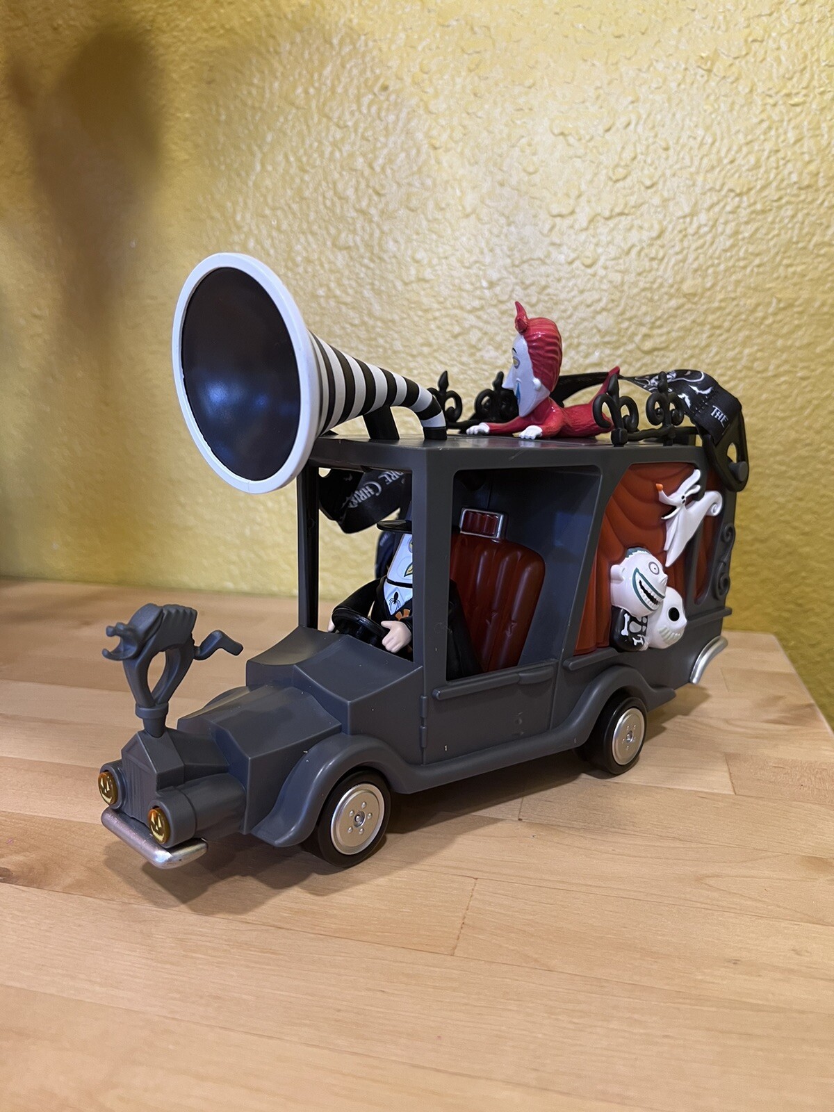 Disney 2023 NIGHTMARE BEFORE CHRISTMAS The Mayor's Car Light Up