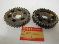 NOS Suzuki Second Driven Gear SET  72-77 GT750  24320-31822