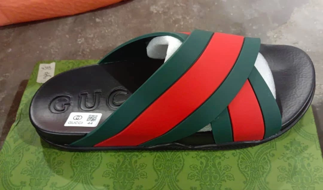 Gucci Web Men's Rubber Slide Sandal - Black Rubber, US 6
Opens in a new window or tab