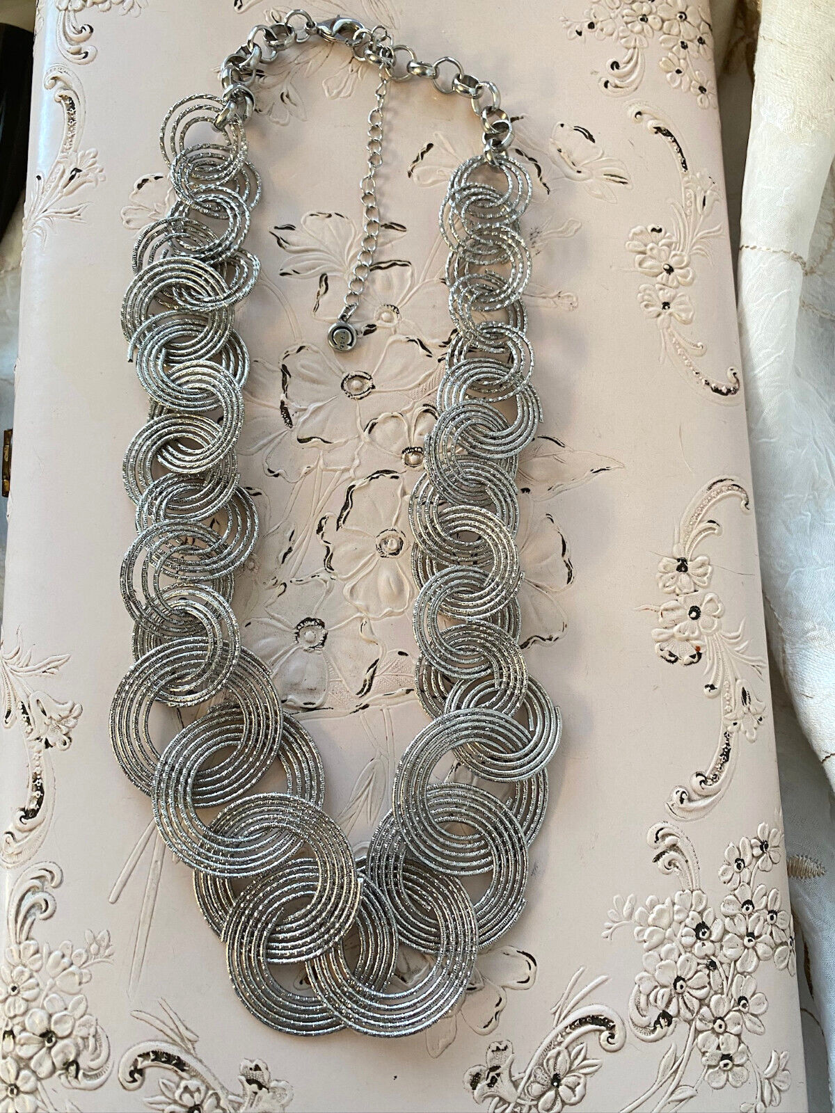 Vintage c1946 Circular Interlinked Chain - Approx… - image 2