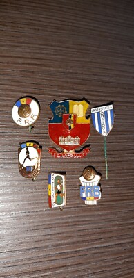 ROUMANIE - LOT numéro 1 … DE CINQ INSIGNES DIVERS