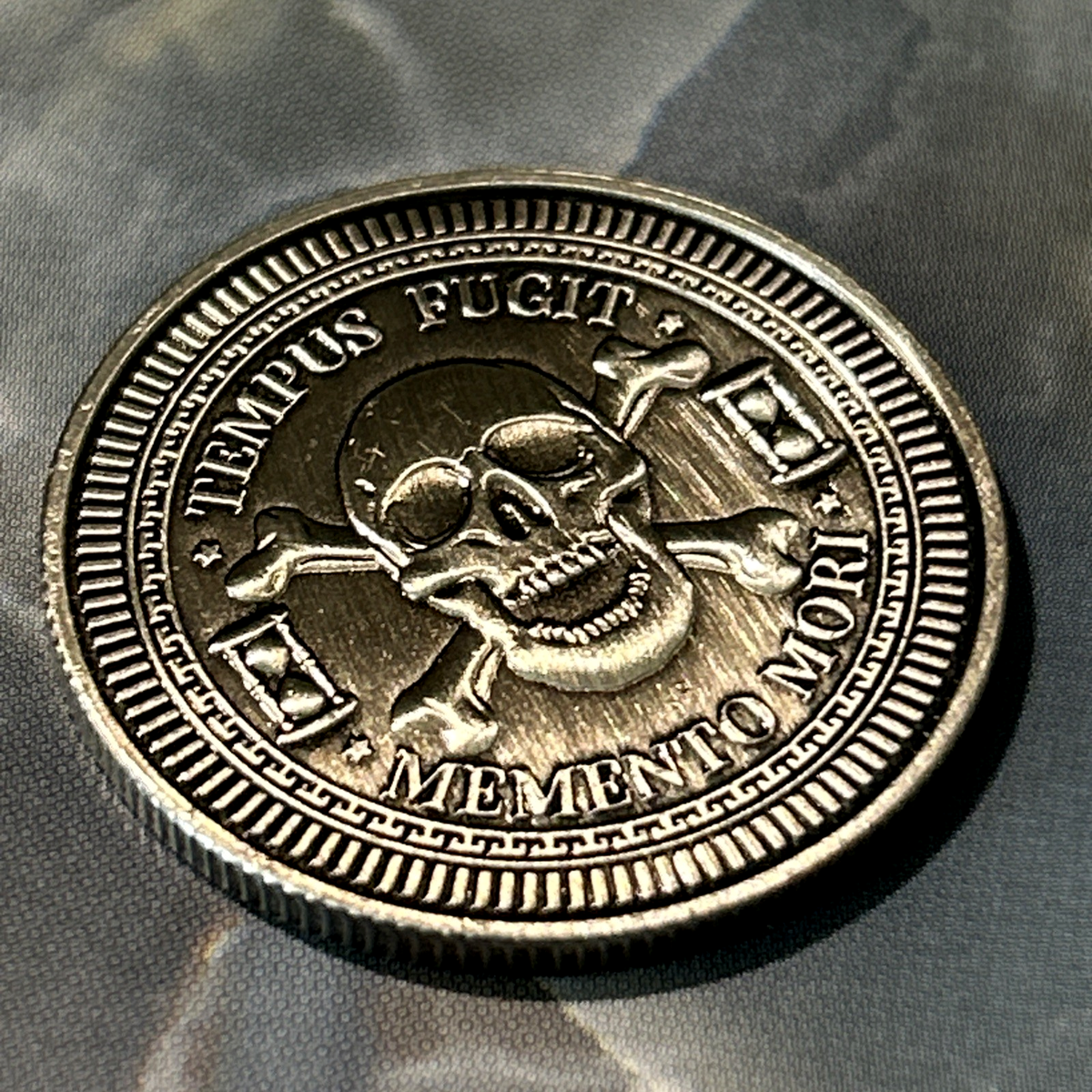 Memento Mori - Tempus Fugit Skull Lucky Pocket Piece Coin (1 PC