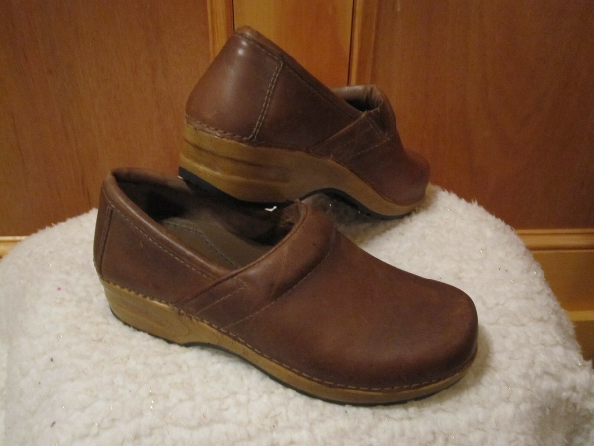Women LL BEAN Leather Comfort Clogs Closed Back Slip On Nursing Shoes BROWN 