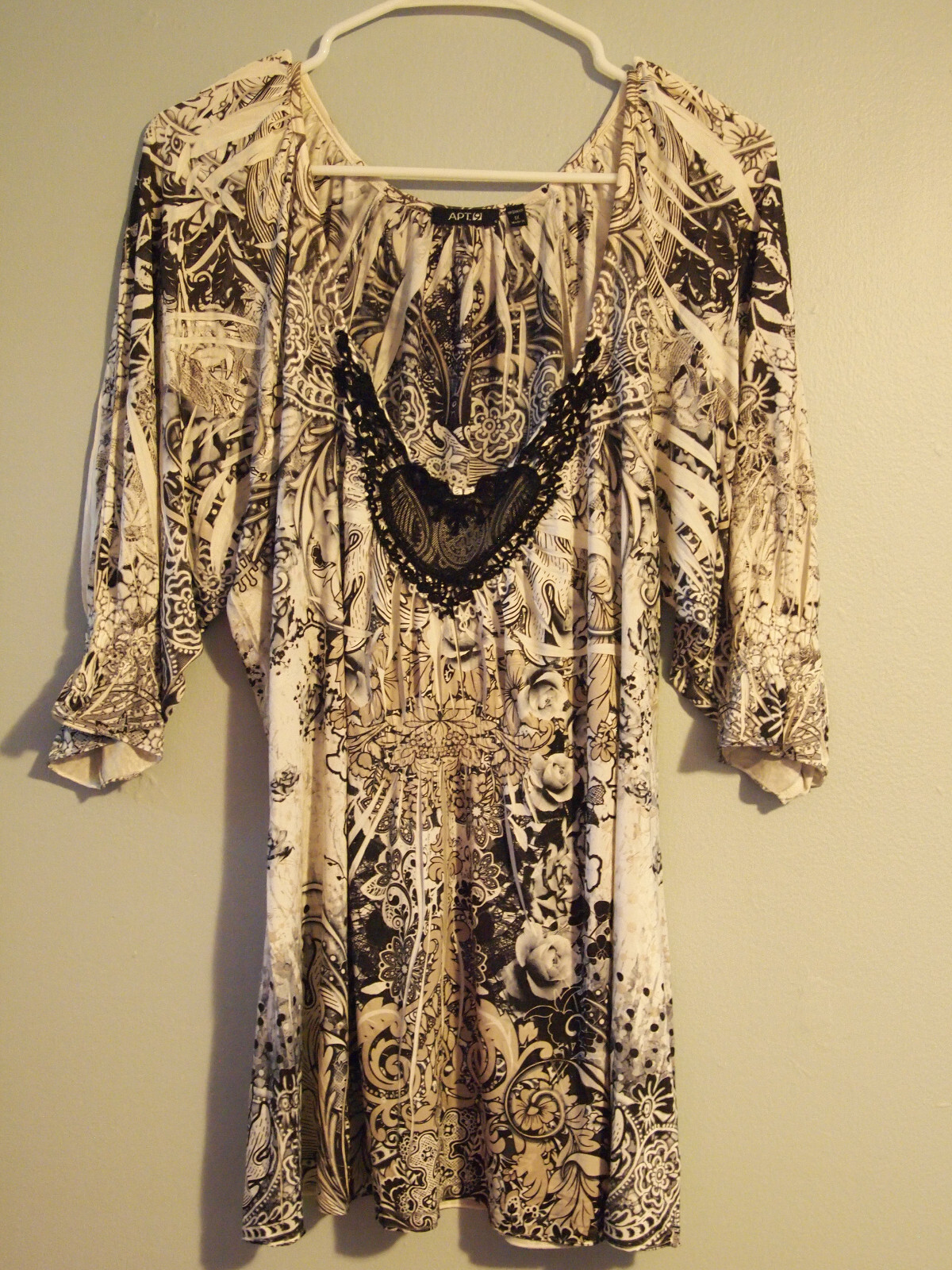 Women’s apt 9 Blouse Black & White Pattern size 1XL