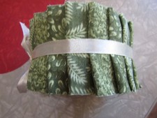 GREEN FLOWER 20 PRE-CUT Cotton 2 1/2" by 42" Jelly Roll QUILTING STRIPS - 7